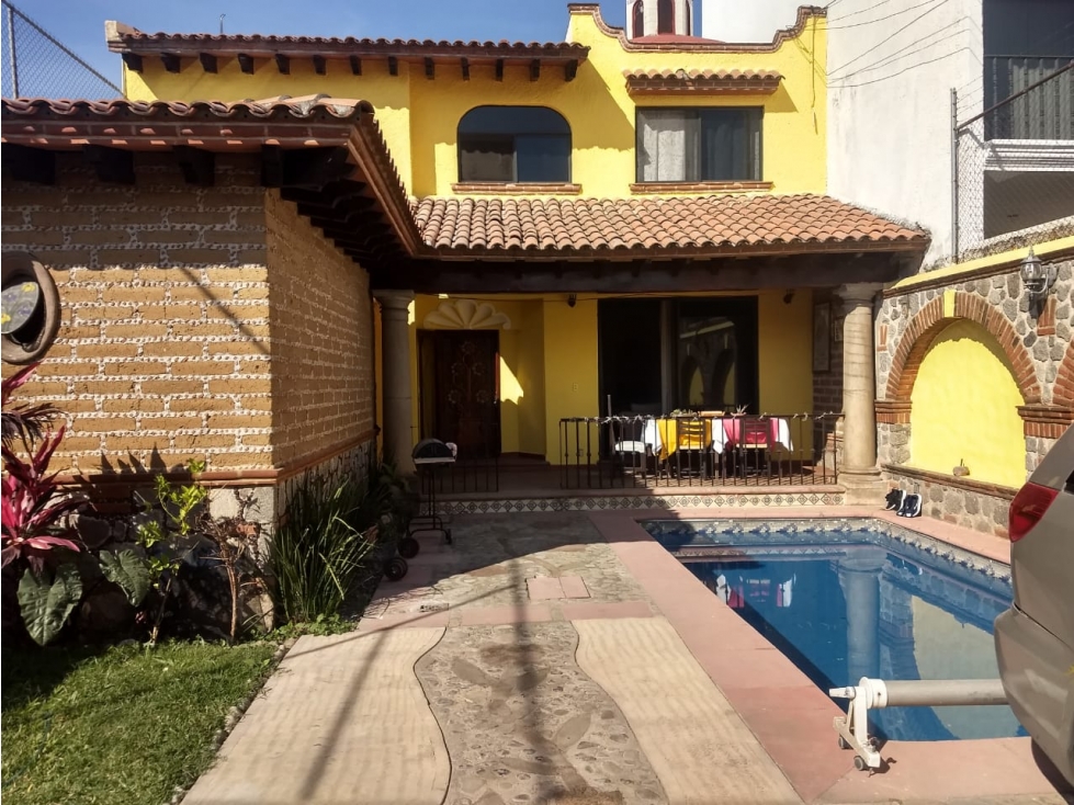 Casa en venta en Cuernavaca con alberca, cerca de plaza Forum