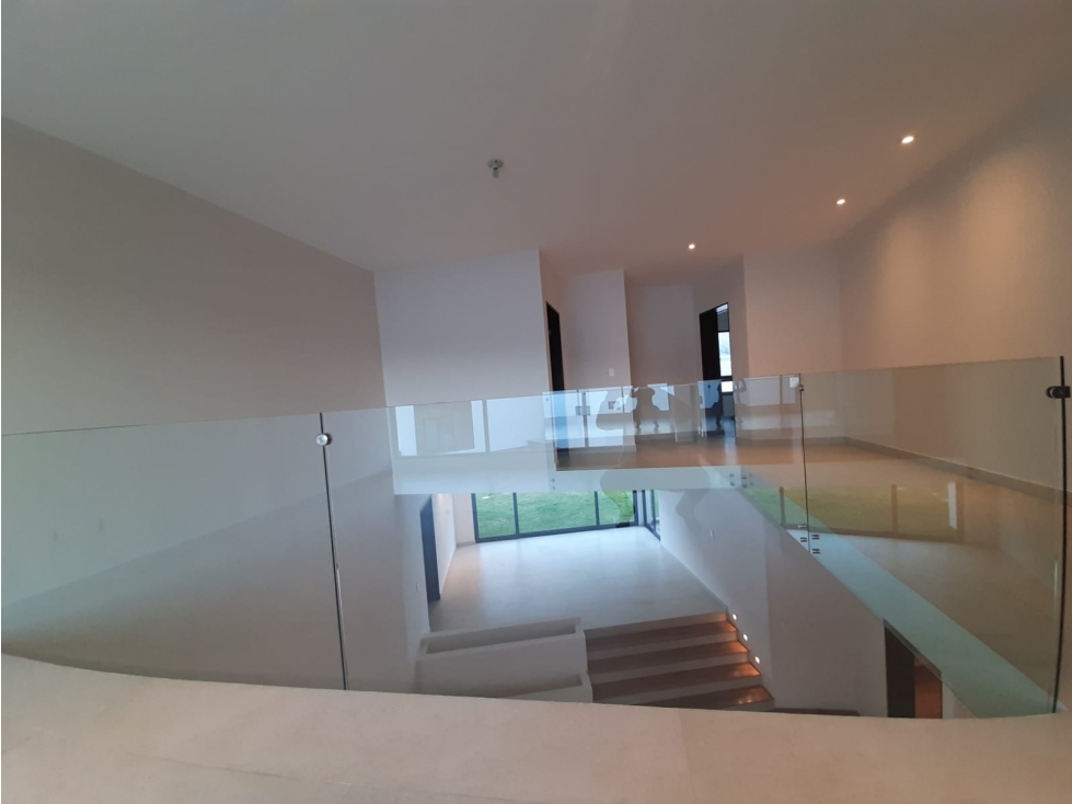 Excelente residencia Sierra Alta 9 Sector lista para estrenar