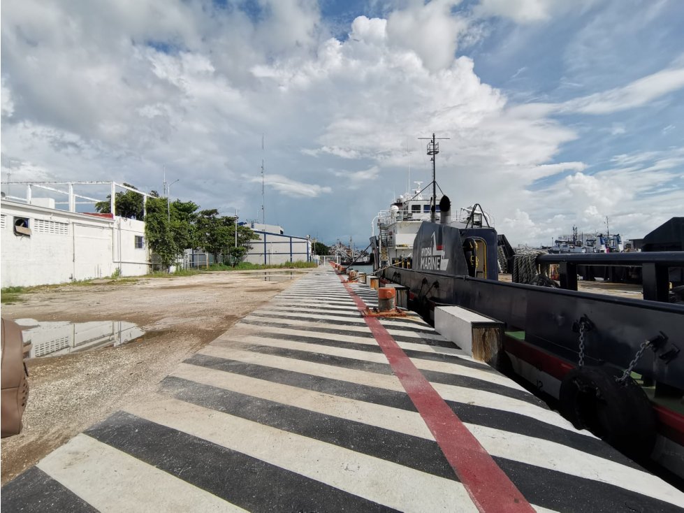 RENTA OFICINAS CON PATIO Y BODEGA FRENTE AL MUELLE PUERTO  API CARMEN