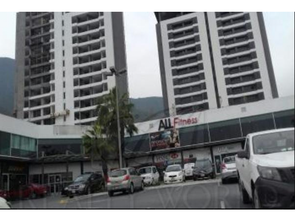 LOCAL EN RENTA DE 165 M 2 EN PLAZA VIA 01  MAO