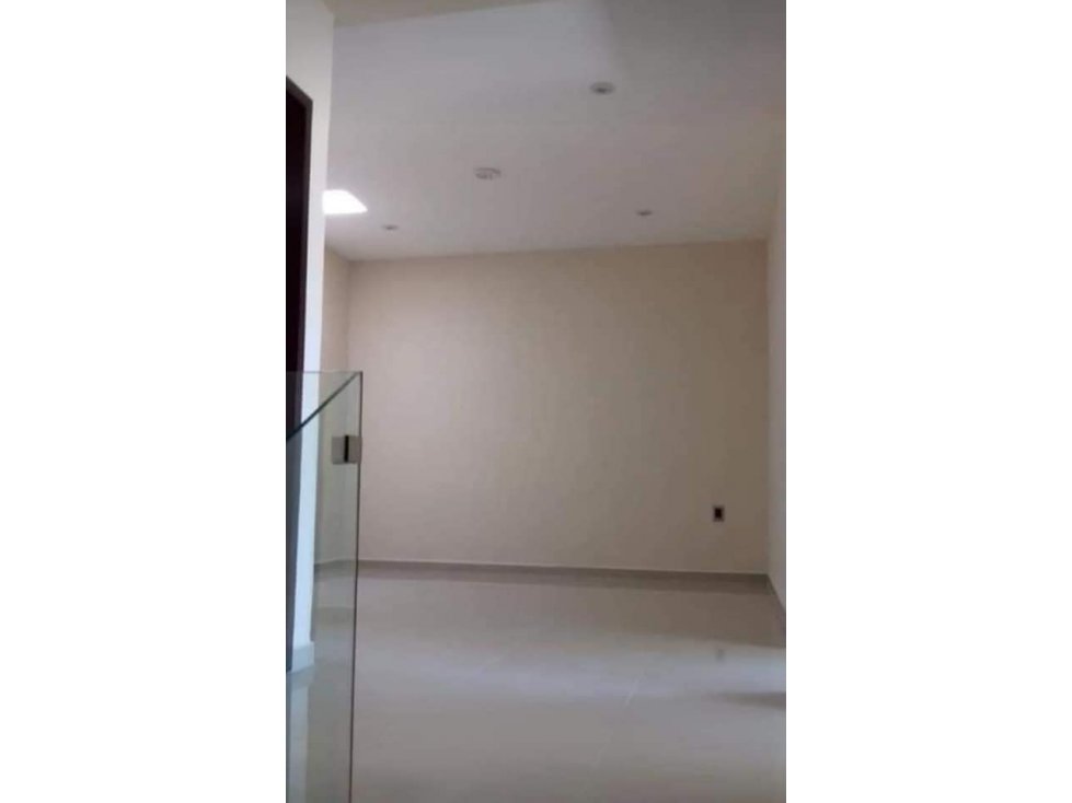 LINDA CASA NUEVA EN VENTA EN EXCELENTE ZONA AL NORTE DE COLIMA