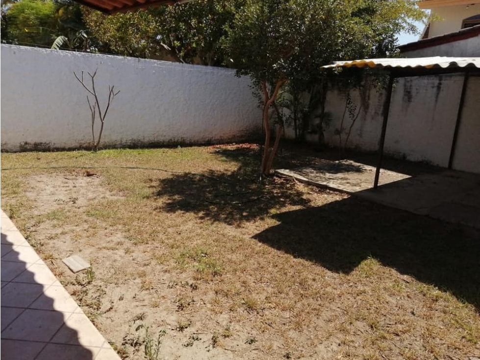 BONITA CASA EN VENTA EN LOMAS DE CIRCUNVALACION (ZONA DORADA) COLIMA