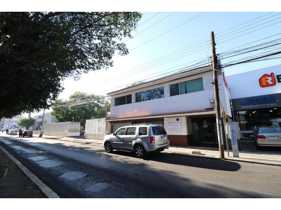 OFICINAS Y RESIDENCIA SOBRE AV. CAMELINAS MORELIA