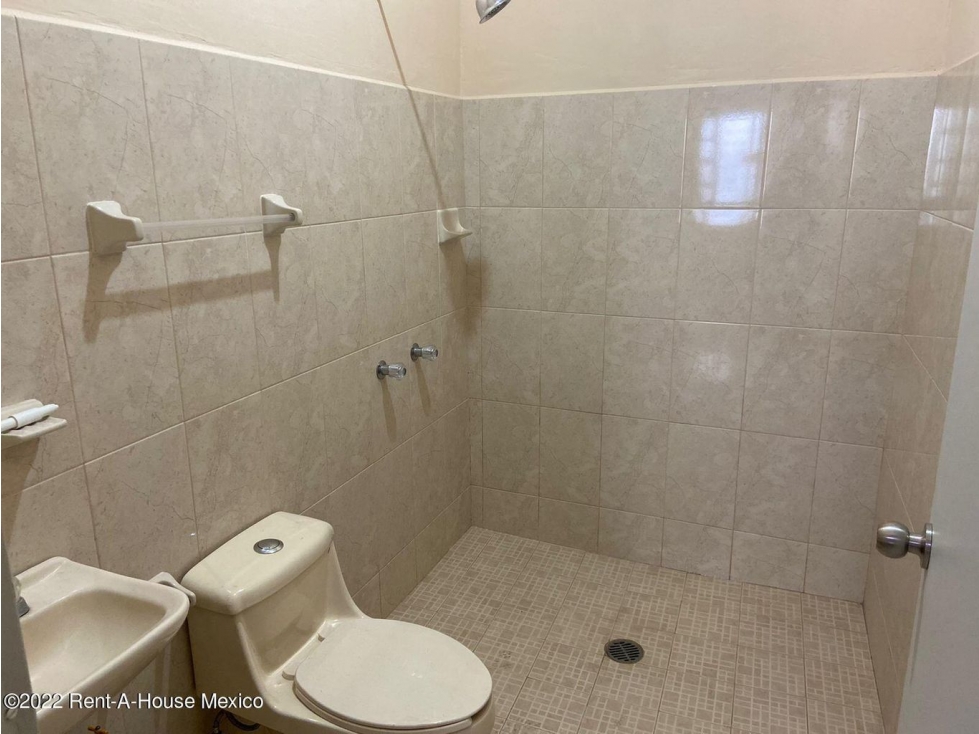 Casa Renta Ignacio Zaragoza,Mártires del 6 de Diciembre 22-5209 H.O