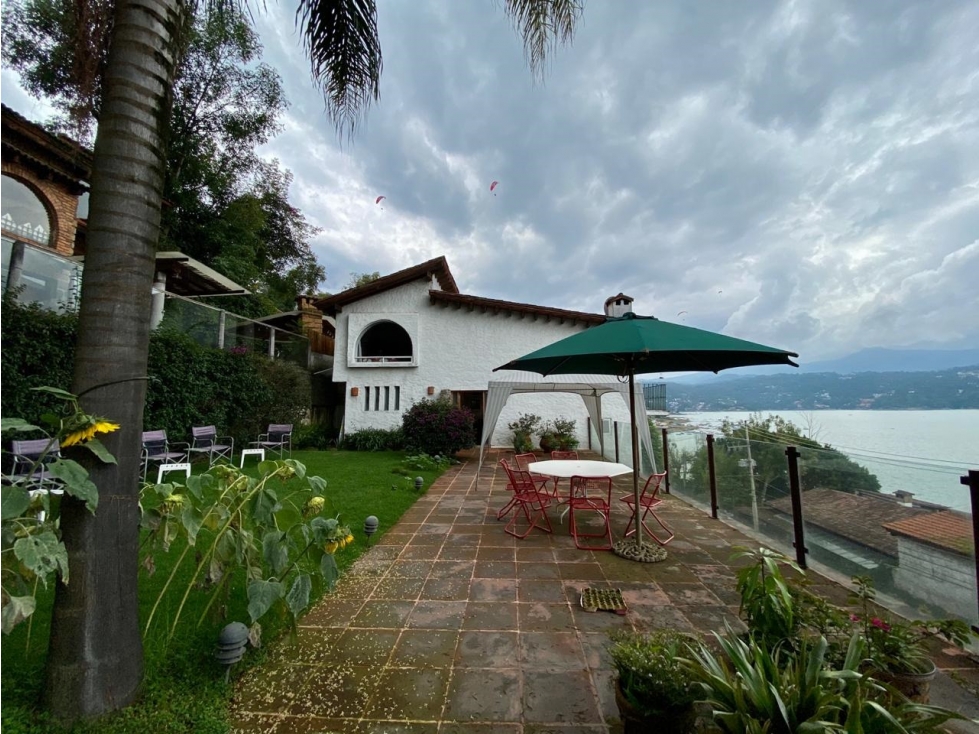 CASA Y TERRENO EN VENTA CON VISTA AL LAGO