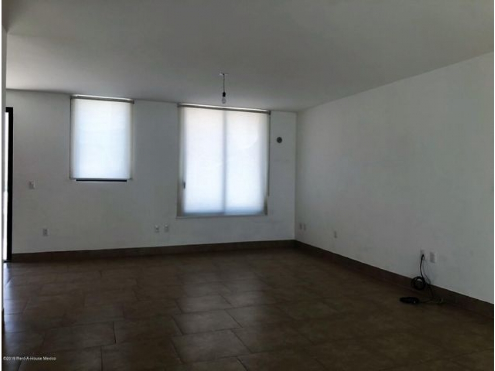 RCS-22-5190 EN VENTA CASA 3 RECÀMARAS AMPLIOS ESPACIOS UBICADISIMA