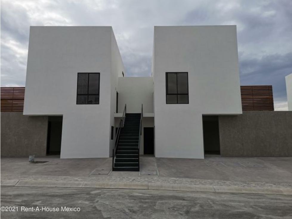 San Isidro Juriquilla. Dúplex de 2 niveles, para VENTA