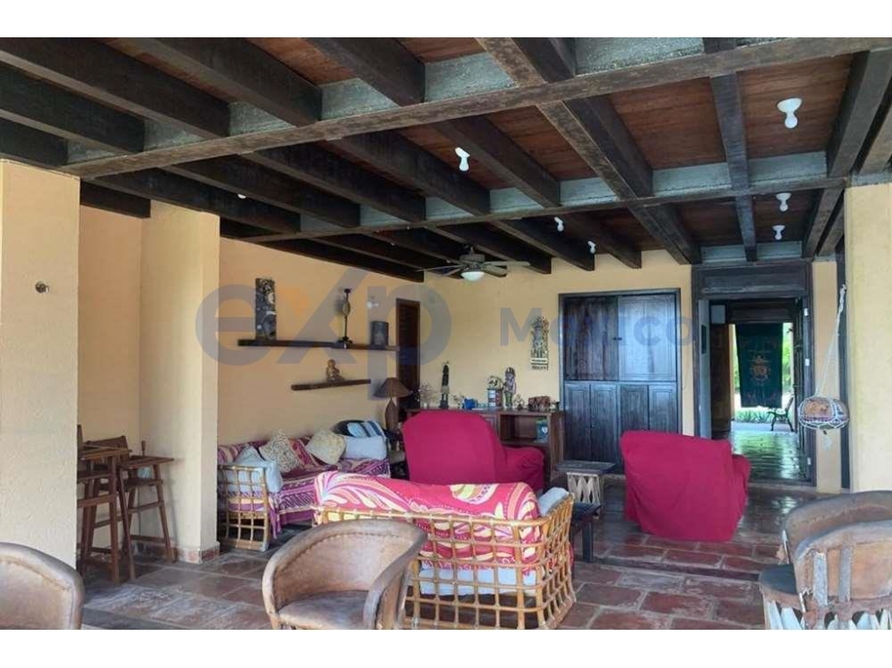 Casa de estilo colonial-mediterráneo, rodeada de una atmosfera cálidad
