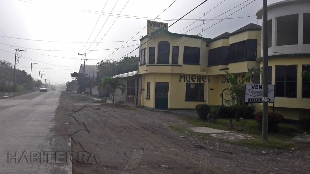 CASA EN RENTA AMUEBLADA CON LOCAL Y BODEGA, EN COBOS TUXPAN, VER.