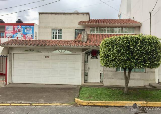 SE VENDE HERMOSA CASA CON JARDIN EN XALAPA-VERACRUZ