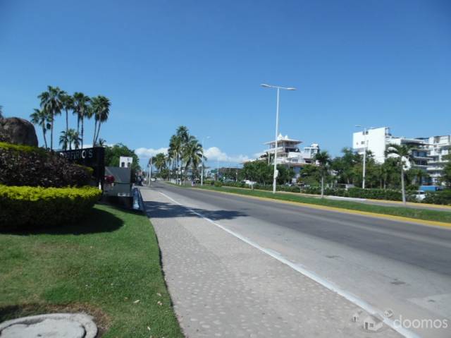 VENDO TERRENO EN PUERTO VALLARTA, SOBRE AVENIDA FCO. MEDINA ASCENCI0.