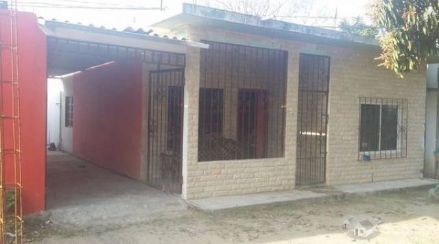 CASA EN VENTA EN LA CALLE CORREGIDORA DE LA COLONIA SANTIAGUITO