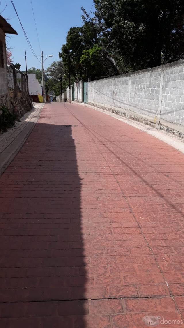 Terreno Jungapeo, céntrico, bardeado, vista al Río Tuxpan, frente a una escuela, a 5 minutos del jardin, 15 minutos de balneareos