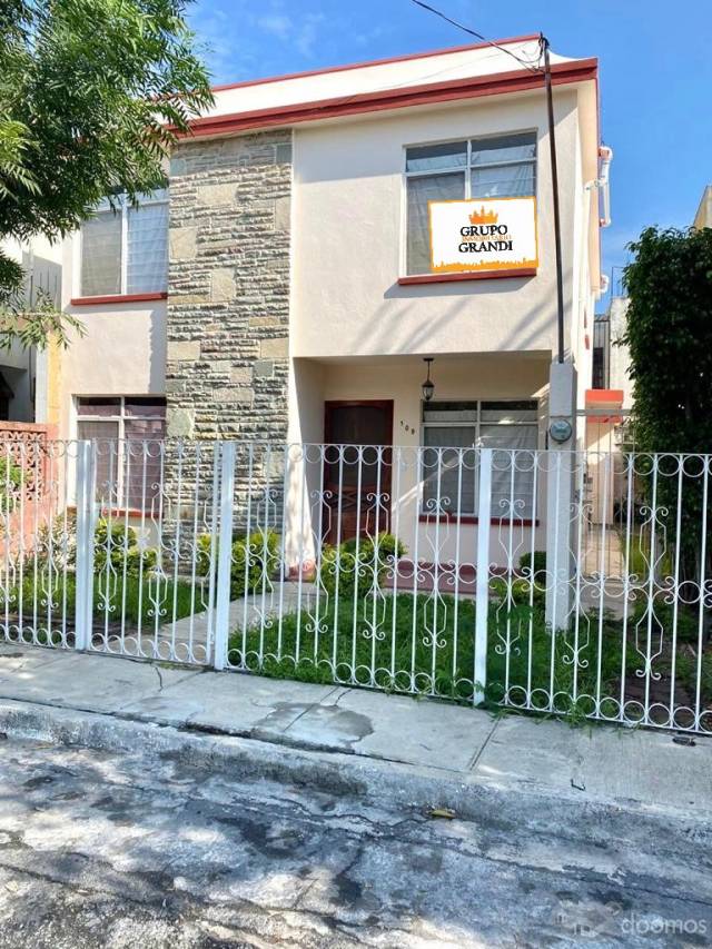 Casa en venta en San Nicolás, RESIDENCIAL ROBLE, muy cerca de Av. Arturo B. de la Garza, Av. Sendero, Av. Universidad, Av. Morenita Mía y Av. Santo Domingo.