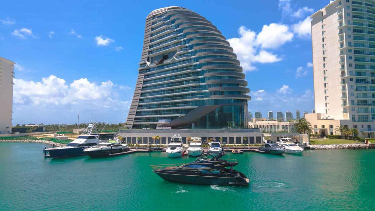En venta el Pent House  de  Shark Tower  con vista a Puerto Cancún