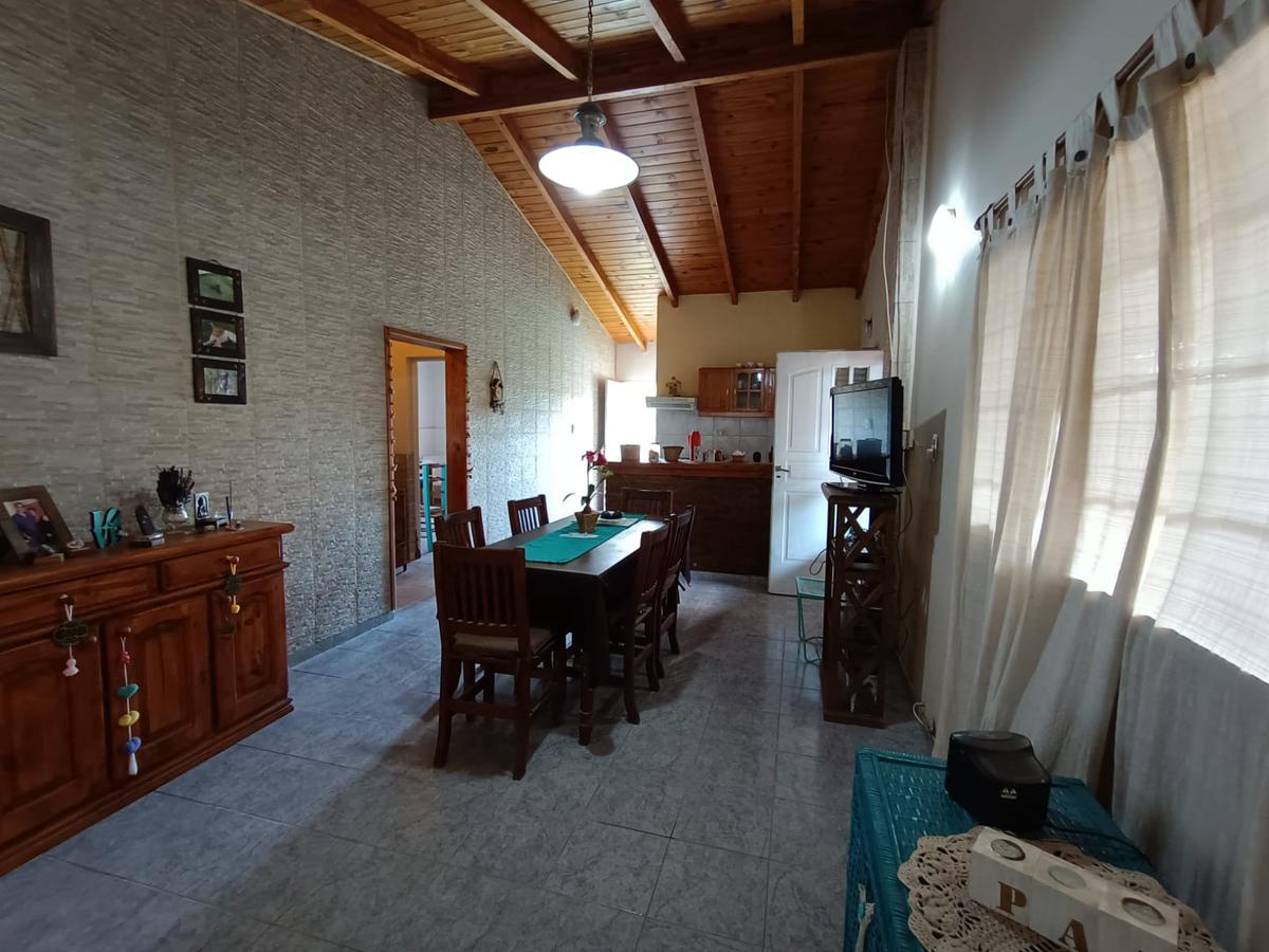 CASA EN VENTA DE DOS DORMITORIOS EN FUNES