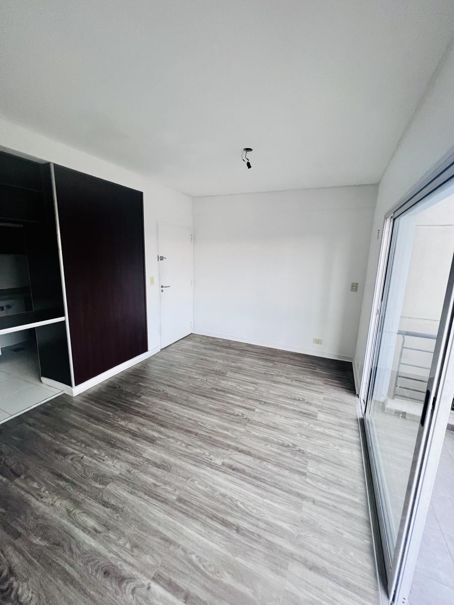 Departamento en Venta de 3 ambientes en Floresta con cochera