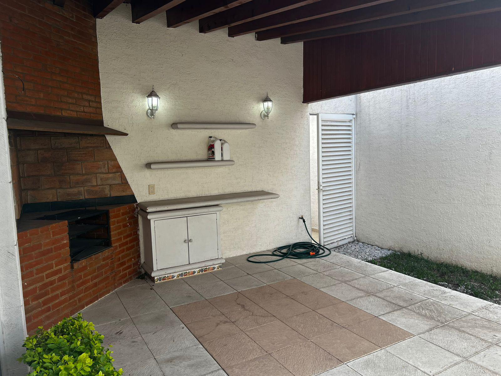 CASA EN VENTA EN CENTRO SUR QUERETARO JARDIN CUARTO DE SERVICIO TRES RECAMARAS