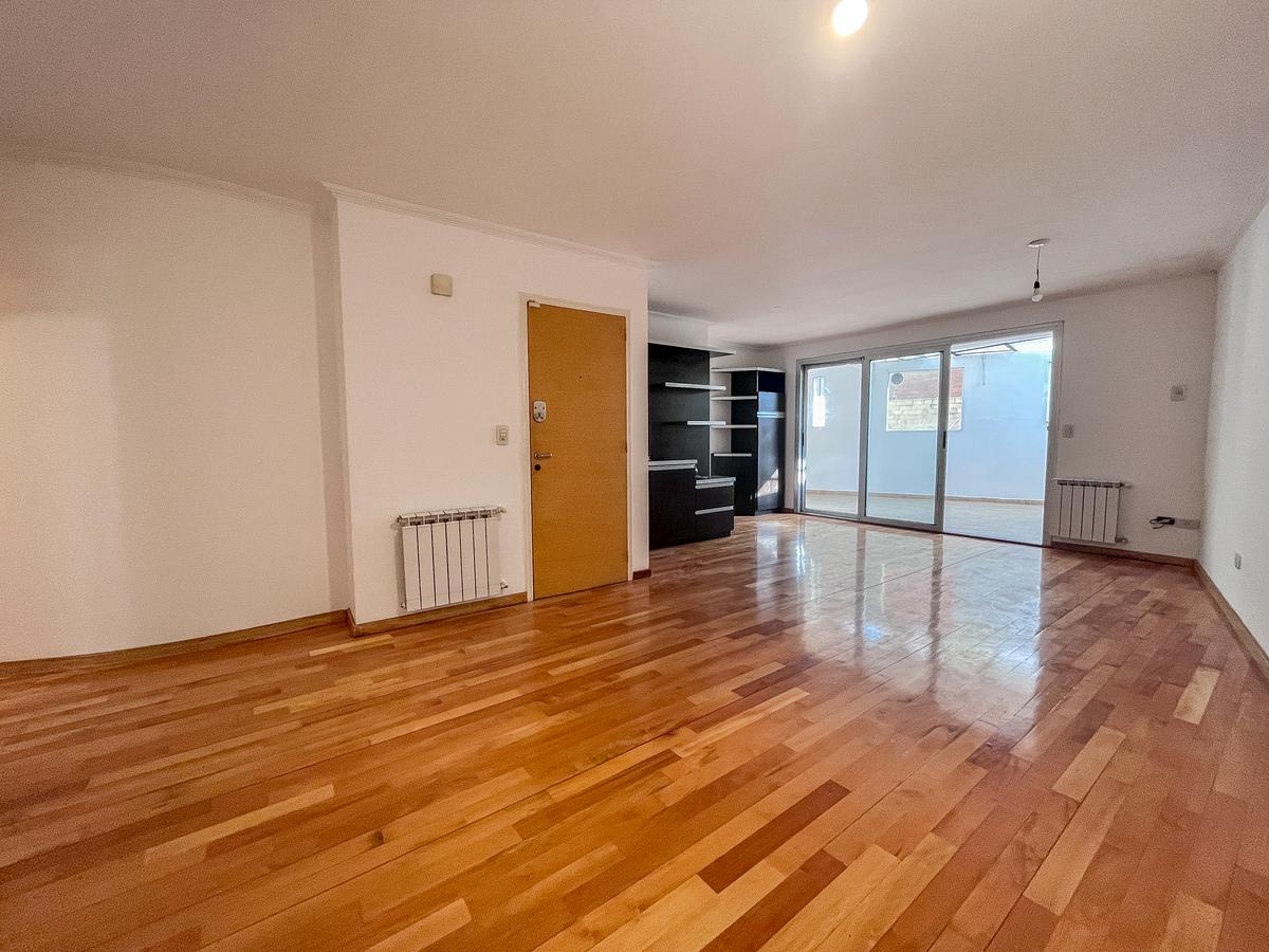 Departamento de 3 dormitorios ,cochera, patio y amenities en zona Río