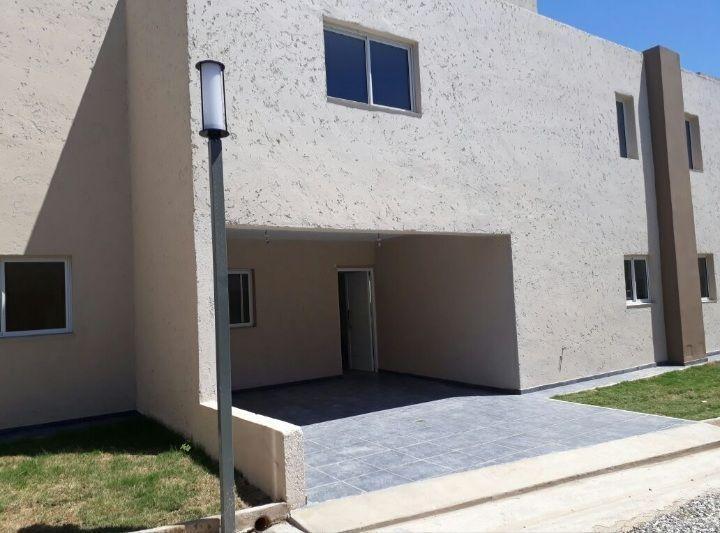 Casa en venta de 3 dormitorios c/ cochera en Los Boulevares