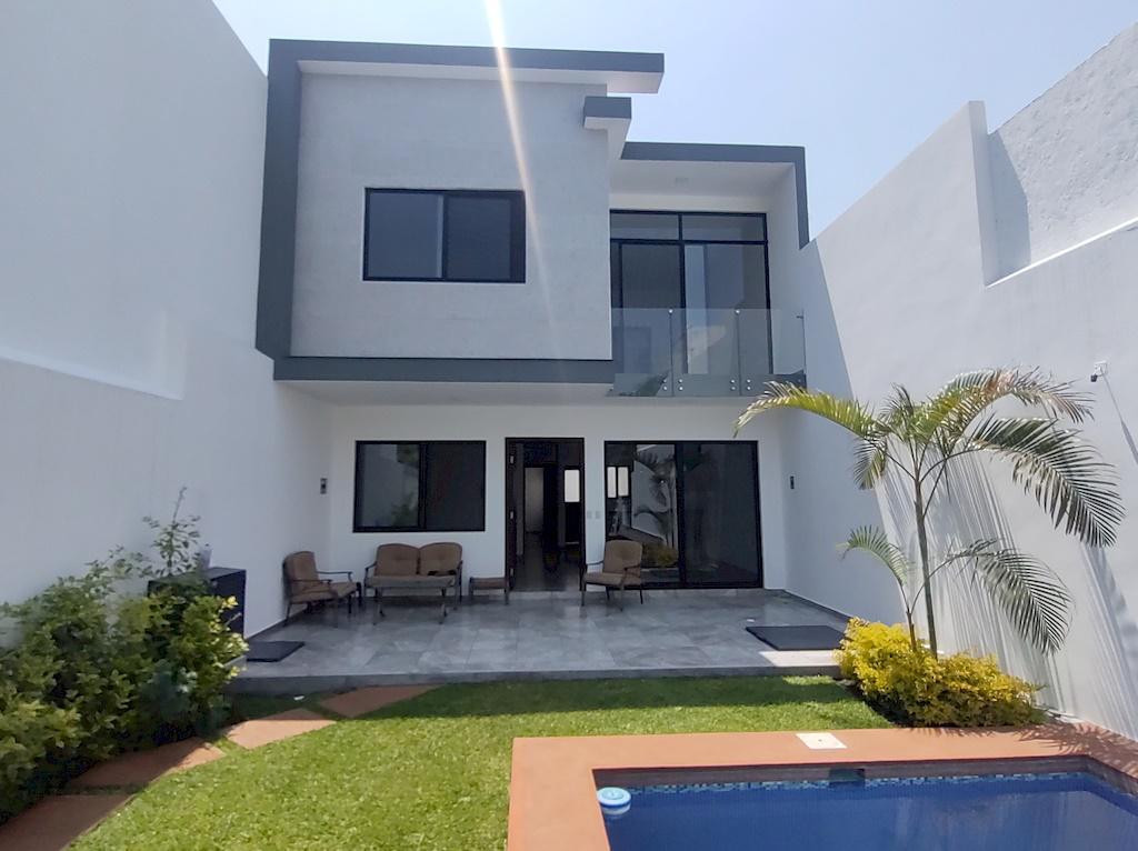 Casa con jardín y alberca en Brisas de Cuernavaca