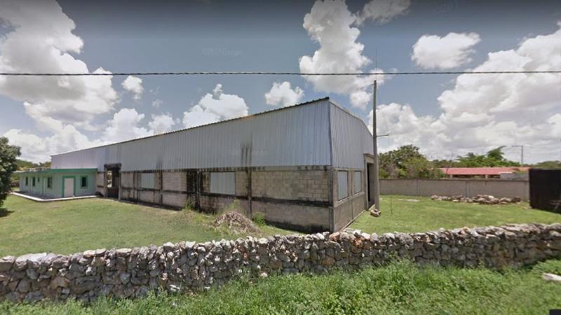 Amplia Bodega con Oficinas y amplio terreno en Chichi Suarez