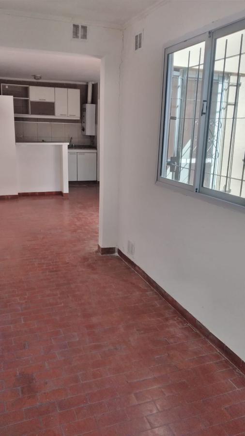 PH  1 Dorm con Patio- Sin Expensas -Calle 131 e/50 y 52- La Plata