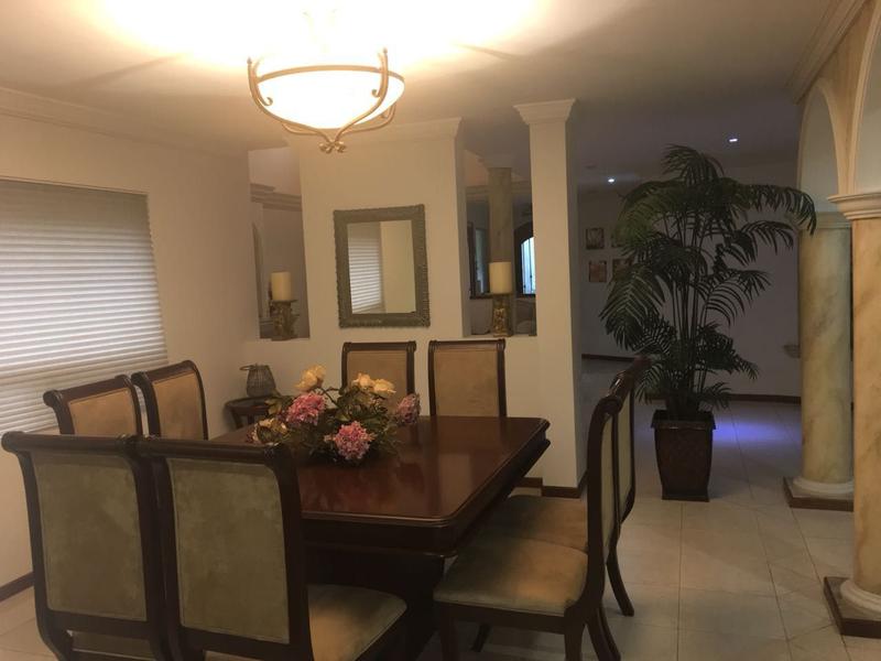 CASA EN VENTA EN CASCO DE SAN PEDRO