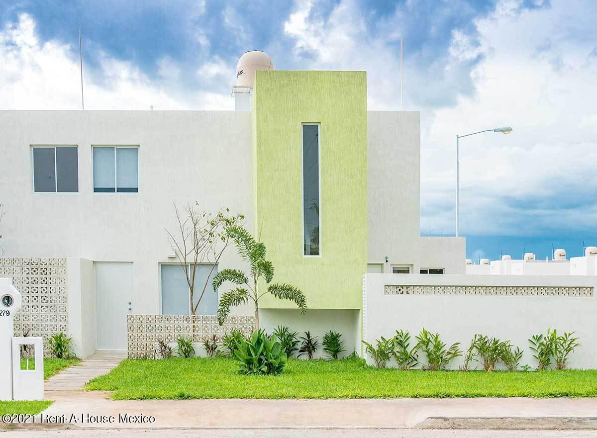 Casa en Venta en Del Sur Merida GY 24-3123