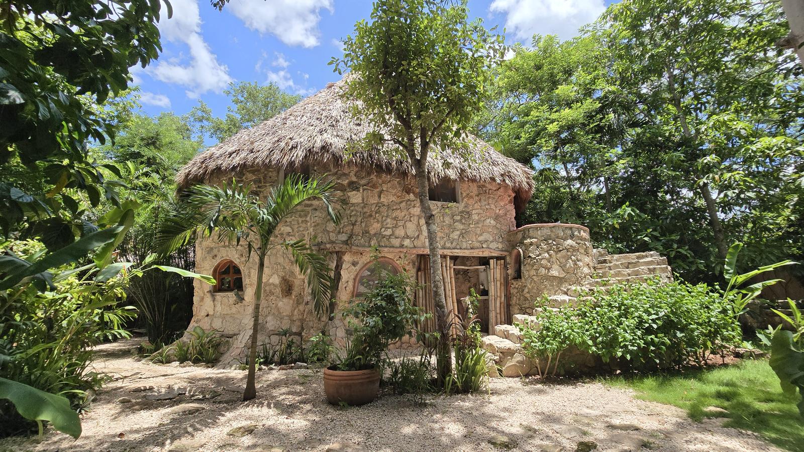 Encantadora Casa Rústica con Piscina y Jardín en Venta  Ek Balam, Yucatán