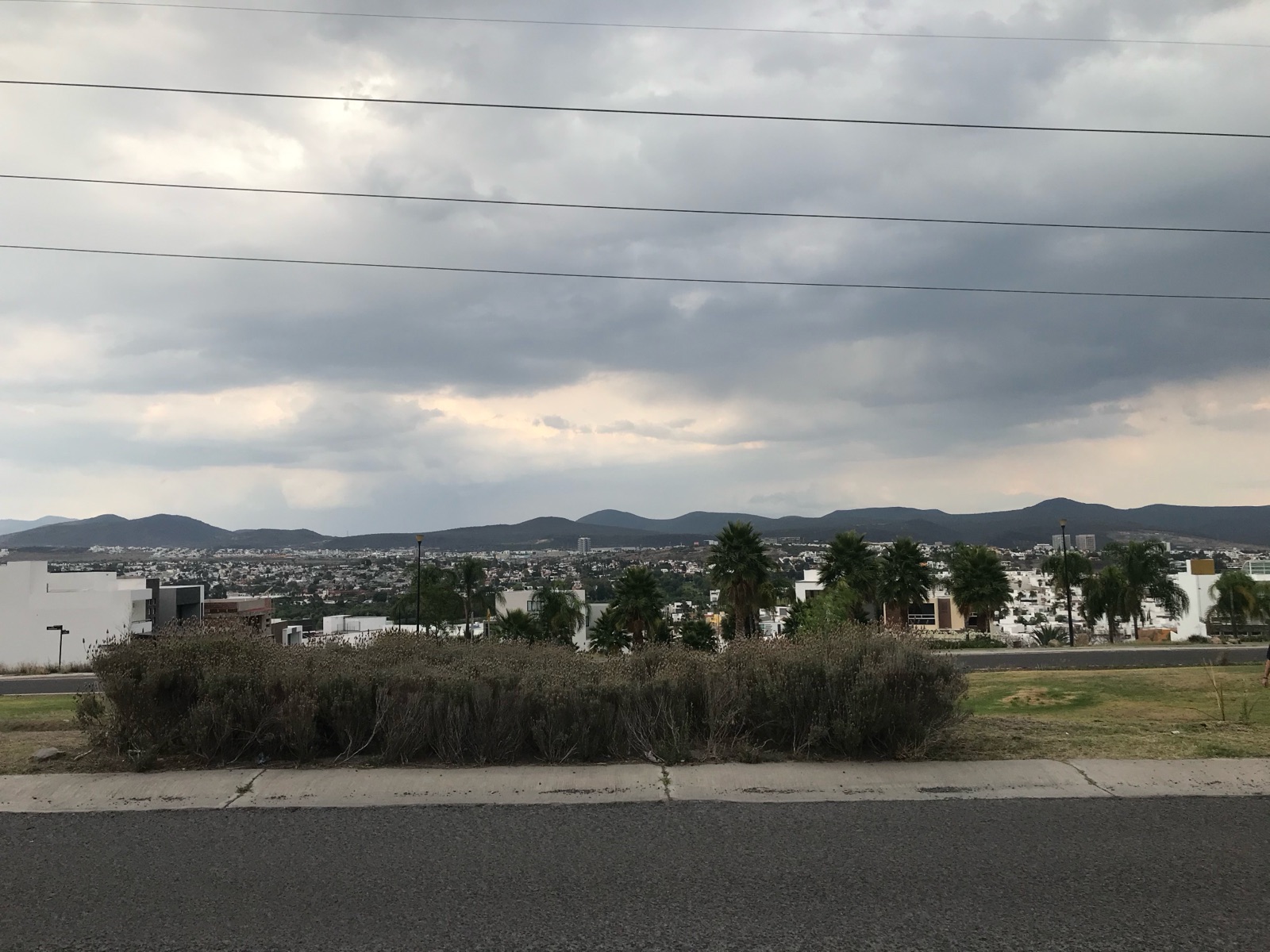 VENTA TERRENOS QUERETARO JURIQUILLA CUMBRES DEL LAGO EN AV PATZUARO