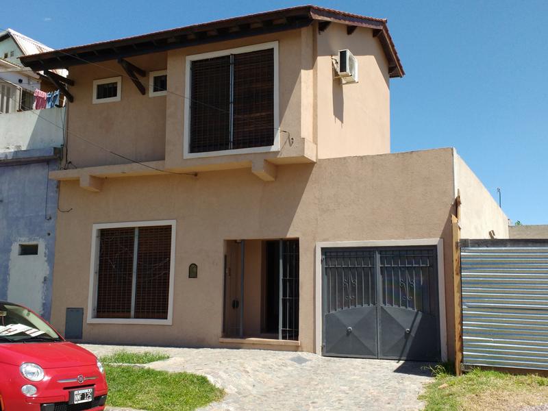 Impecable Casa en Venta 3 dormitorios, pileta y quincho en Campana