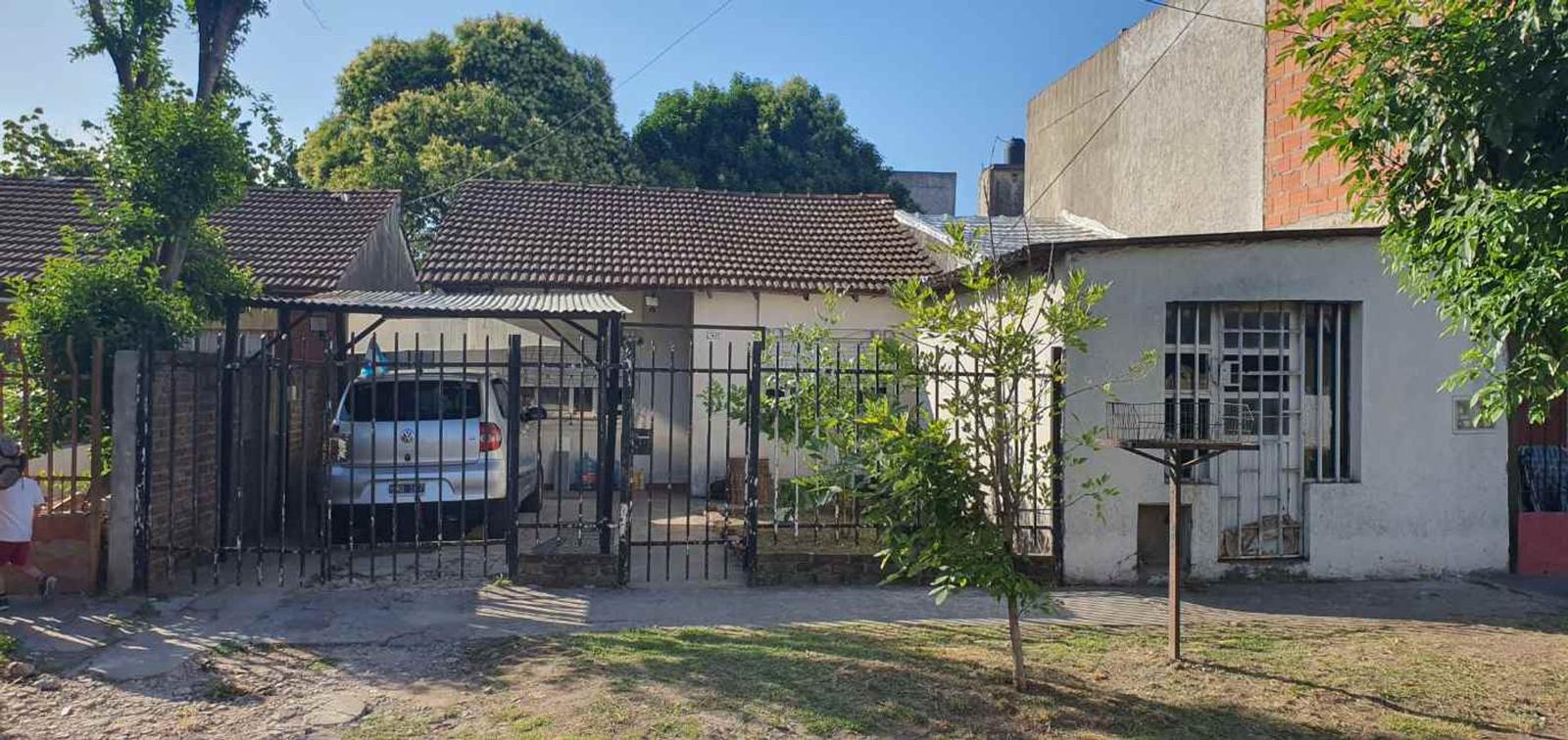 VENTA LOTE CON CASA 5 AMBIENTES EN ISIDRO CASANOVA