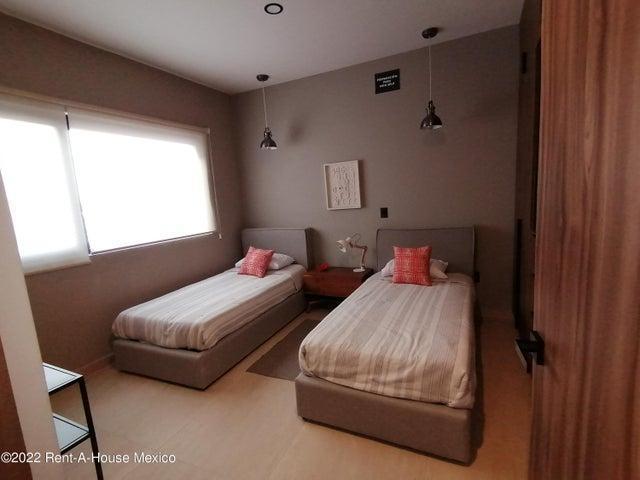 En venta casa 3 rec en Villas Carriedo 3 pisos jardìn terraza VL-23-1786