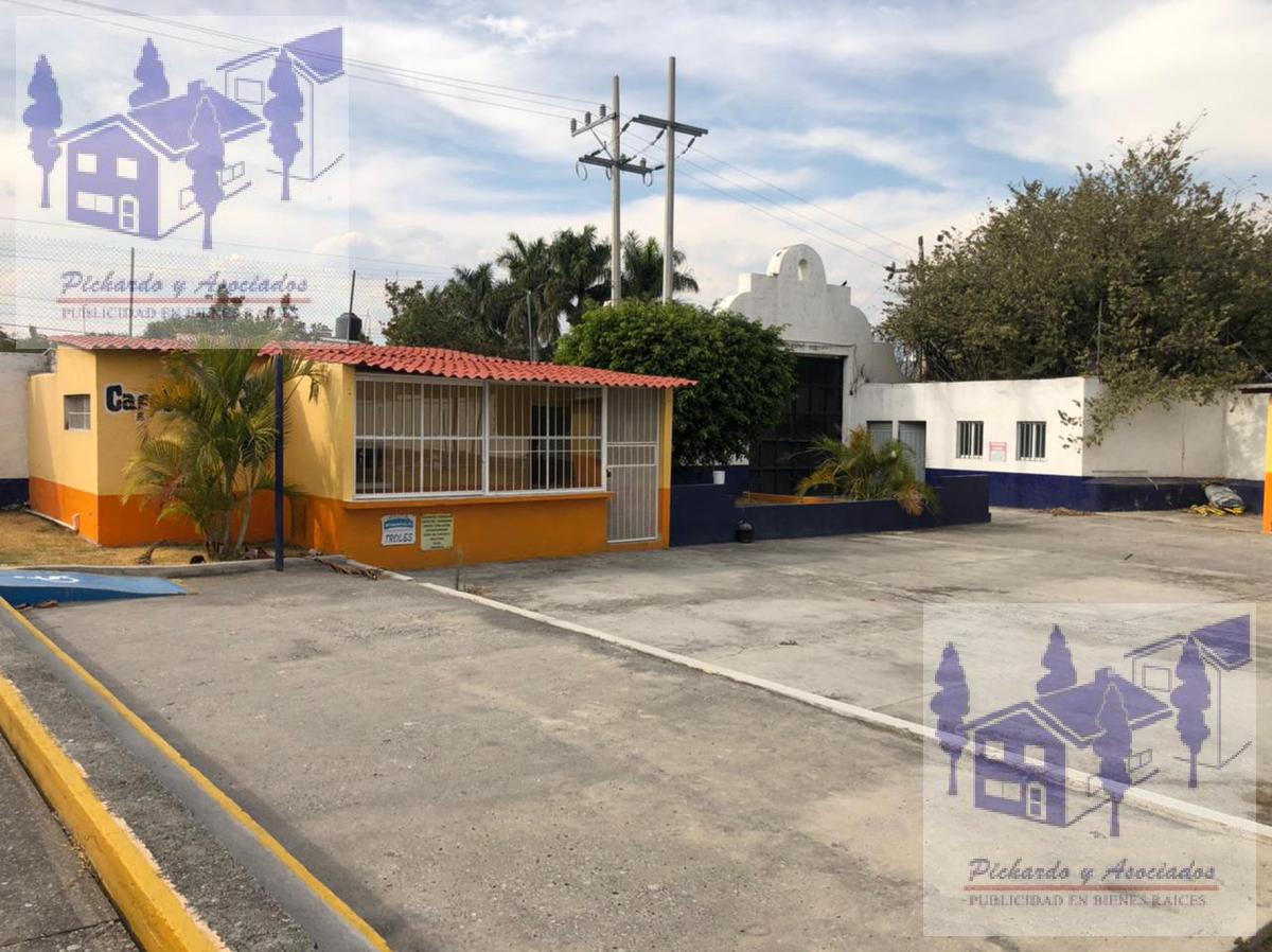 Edificio Comercial en venta apto para escuela, oficinas u hospital  en Jiutepec Morelos
