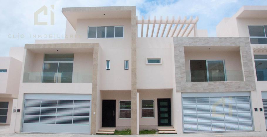 Casa en venta en Veracruz de 3 pisos con Roof Garden, ubicada en Vistalta Residencial
