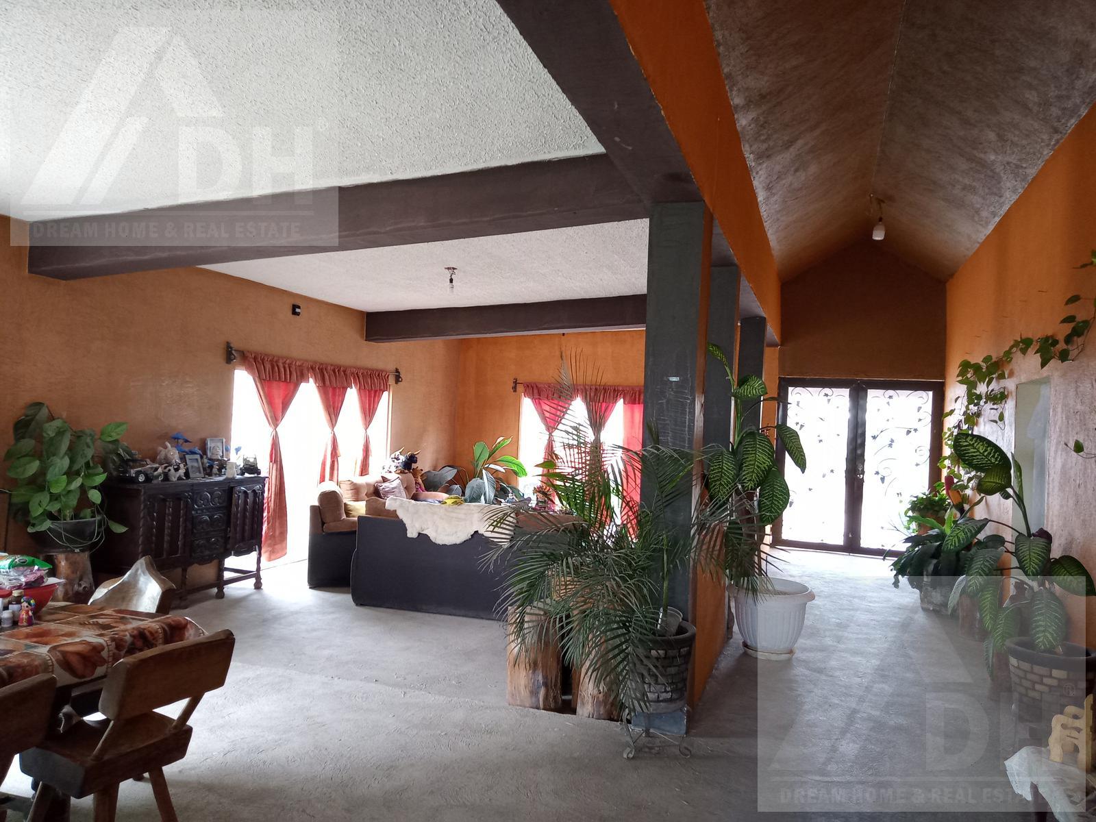 Casa Muy Amplia de una Planta con Local de Comidas en Venta en Lagunillas Huimilpan