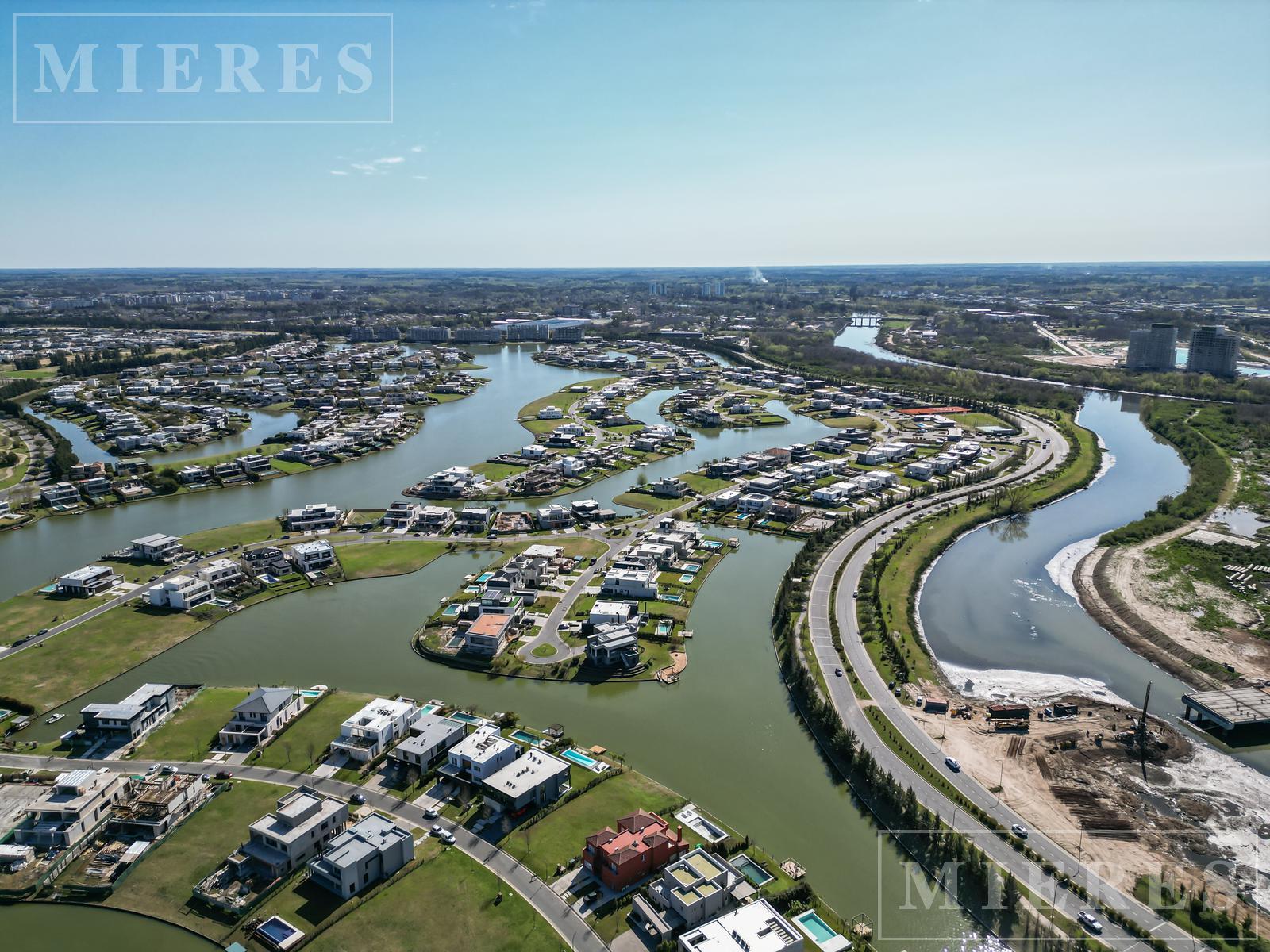 Excelente lote al agua en venta con financiación - Barrio Virazón, Nordelta.