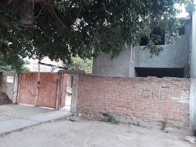 SE VENDE TERRENO CON CASA EN OBRA NEGRA , EN ZONA MUY COMERCIAL