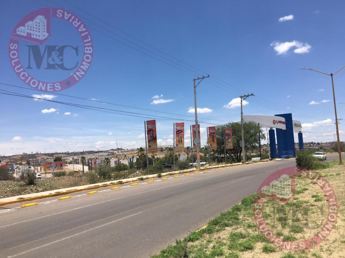 Terreno comercial en Renta, al Oriente, zona de crecimiento, alto flujo.