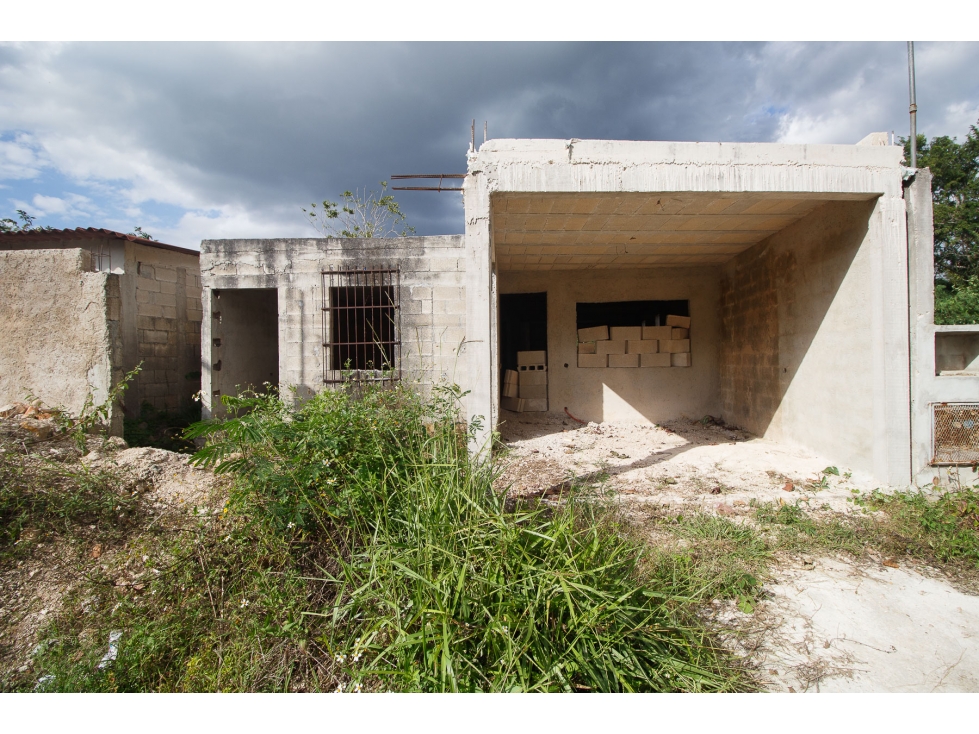 Casa en obra gris con bonito terreno en Valladolid