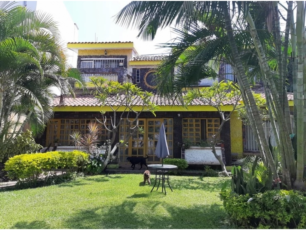 Venta de Casa Sola en Fraccionamiento Burgos