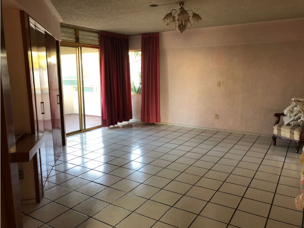 SE VENDE RESIDENCIA EN JARDINES PLAZAS DEL SOL GUADALAJARA