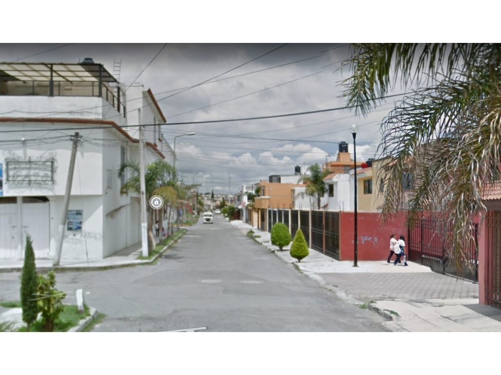 CASA EN BOSQUES DE AMALUCAN