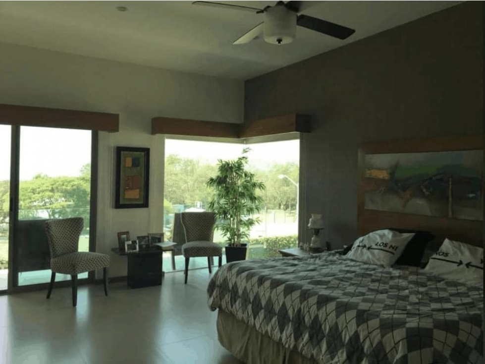 BONITA CASA EN VENTA EN RESIDENCIAL PRIMAVERAS COLIMA