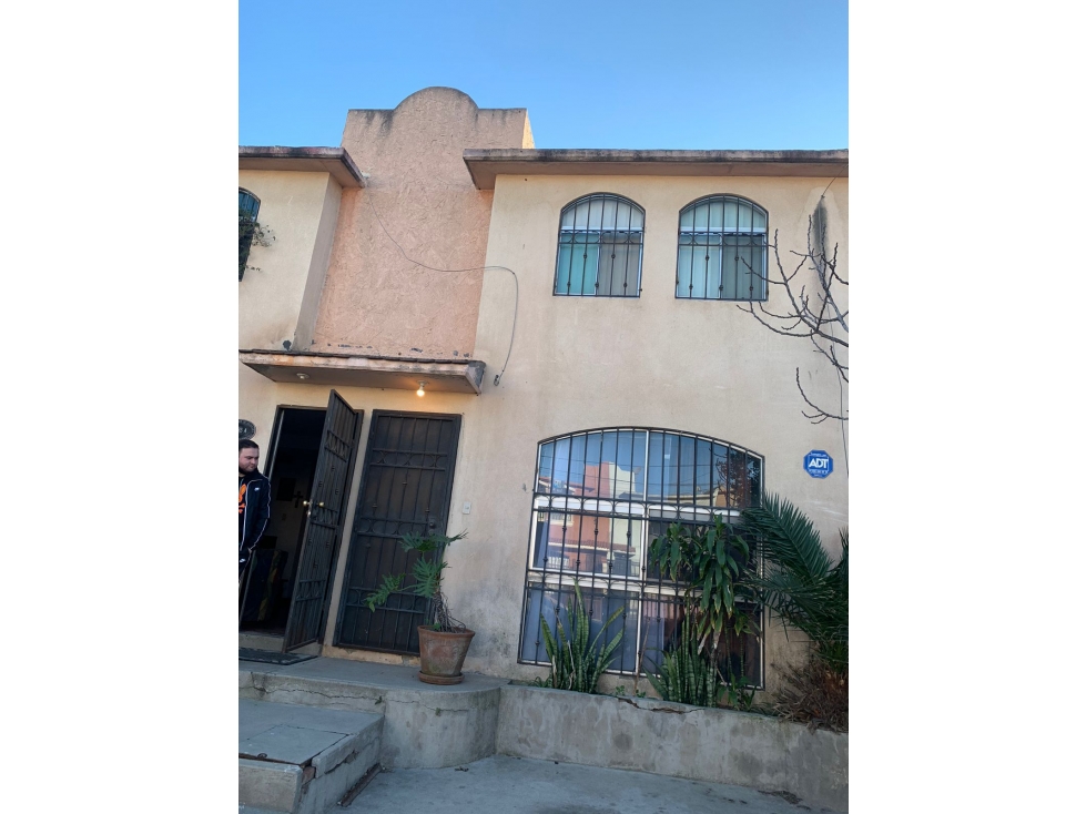 CASA EN VENTA. ( 2 CASAS EN 1 ) EN LOMAS VIRREYES TIJUANA