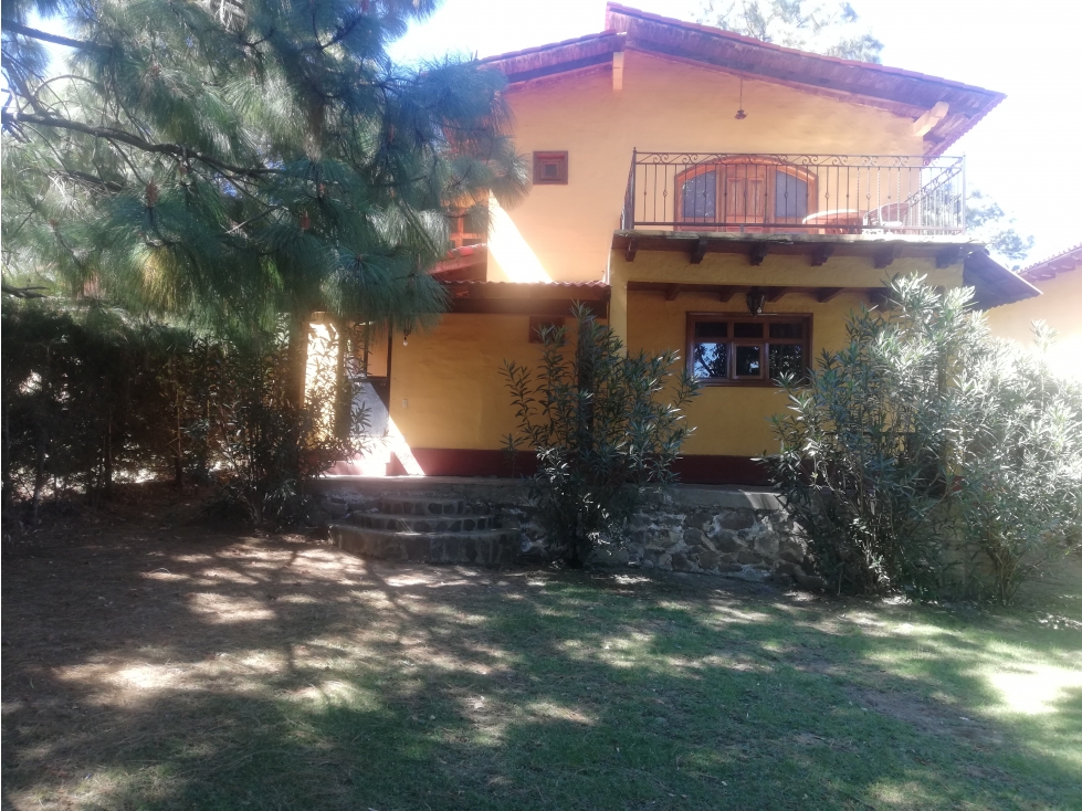 Hermosa cabaña rustica ubicada en el bosque