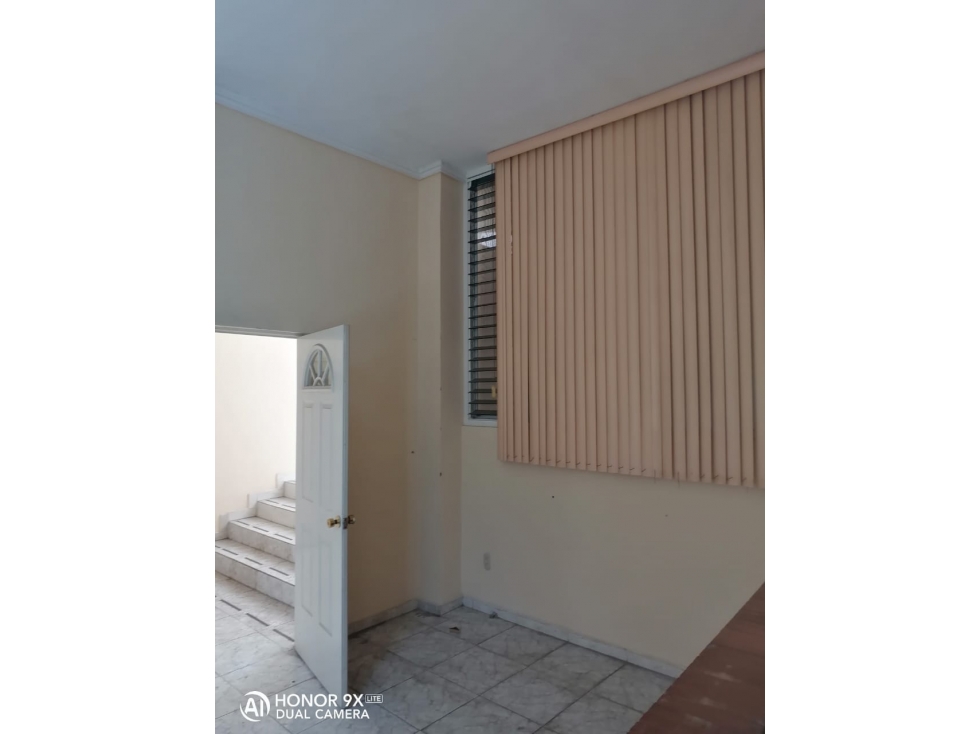 EDIFICIO EN RENTA SOBRE AV. CAMELINAS EN MORELIA