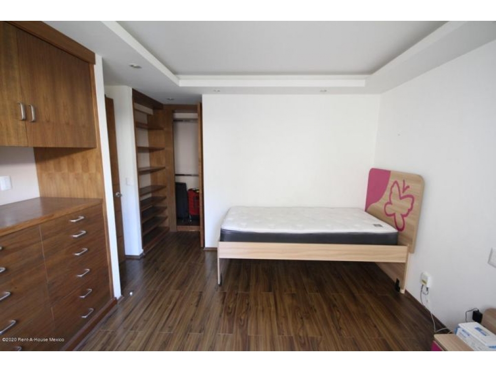 AMPLIO PENT HOUSE DE 3 NIVELES Y TERRAZA EN  CALLE PLATON POLANCO