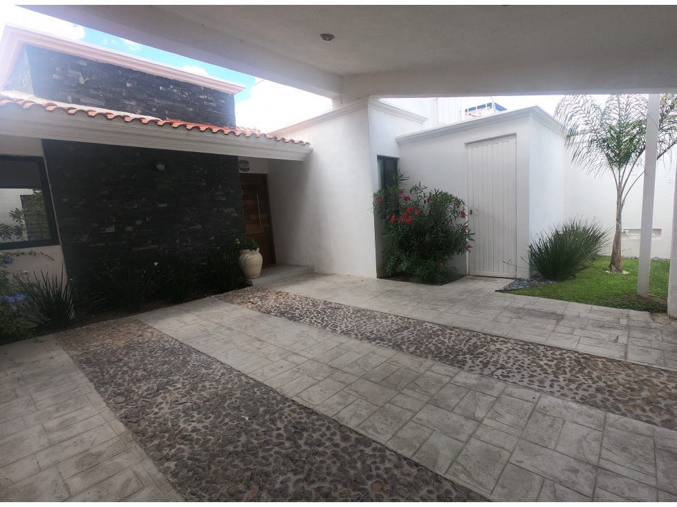 CASA EN VENTA, EN VALLE DE LAS TROJES